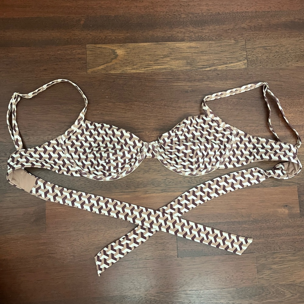 Monday Swimwear Capri Top - Husk Geo